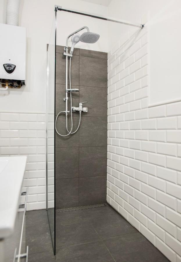 Apartament Delux 2 Legnica Ul. Kominka 16 Appartement Buitenkant foto
